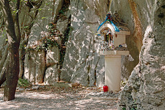 Nationalpark Paklenica - Schrein am Wegesrand