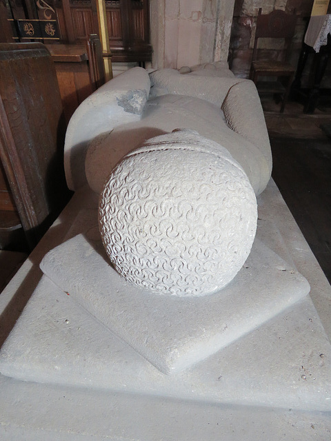 norbury church, derbs (18)c14 effigy on tomb of sir henry fitzherbert +1315