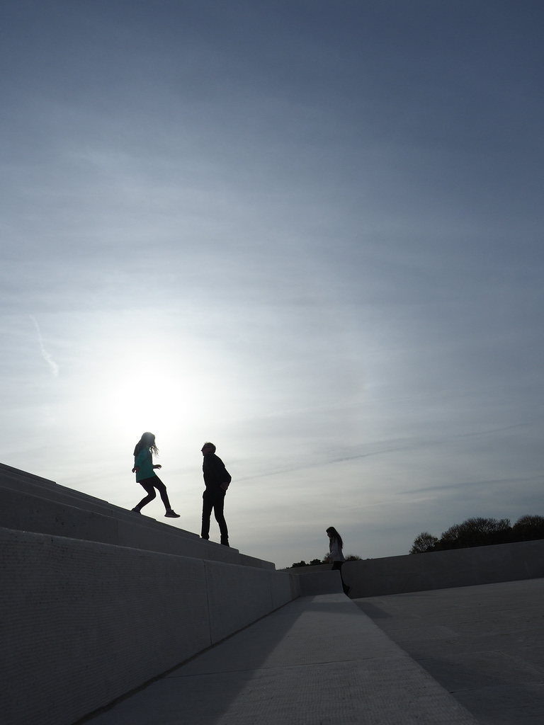en descendant une pyramide