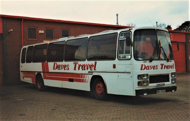 D Moore (Dave’s Travel) in Brandon – 4 May 1996 (309-08)