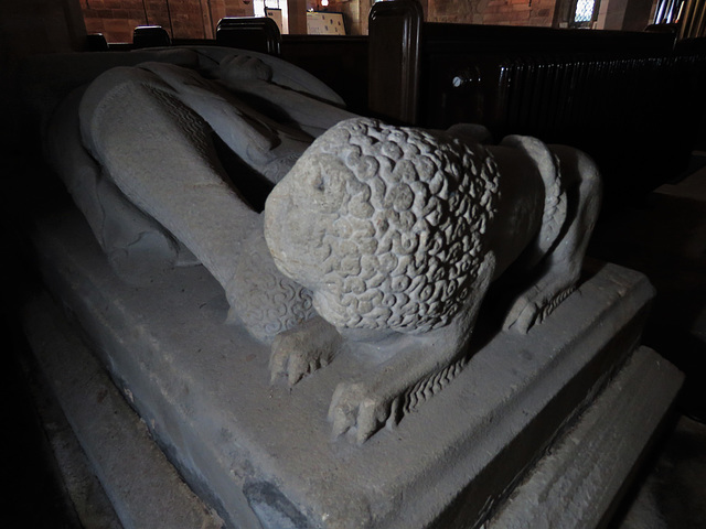 norbury church, derbs (13)c14 lion on tomb of sir henry fitzherbert +1315