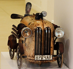 La voiture de Fangio avec laquelle il a gagné l'année dernière le Grand Prix de Monaco .
