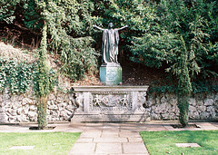 War Memorial, Clivedon, Buckinghamshire