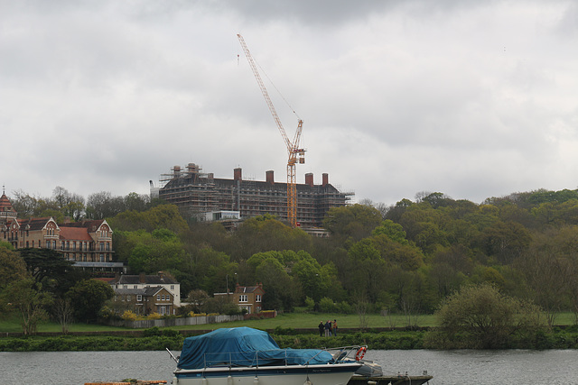 The Thames Path - Teddington to Kew Bridge, north bank