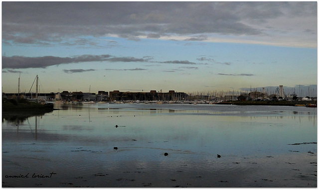 la cité de la voile lorient à l'horizon