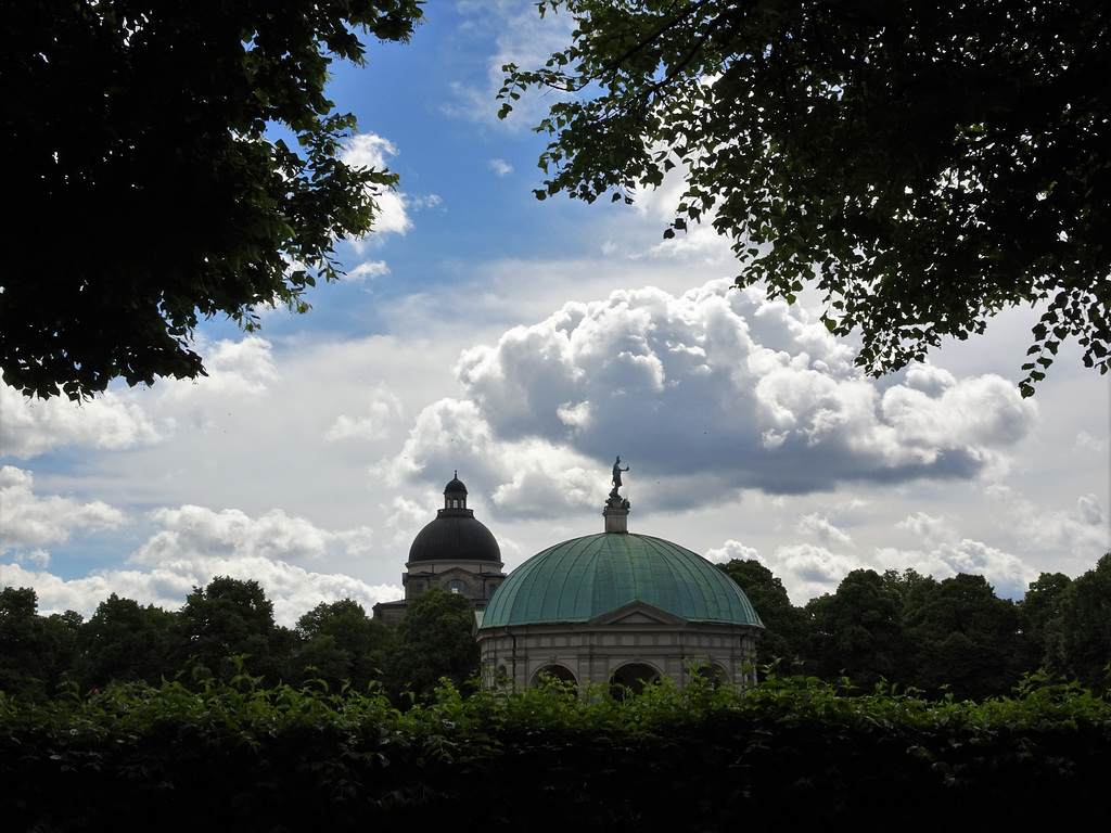 Wolkendrama, Hofgarten