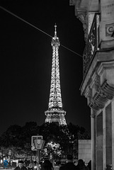 À travers le Paris nocturne