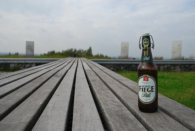 Eine Flasche leer auf dem Tippelsberg Eine Flasche leer auf dem Tippelsberg