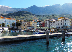 Vorbeifahrt am Hafen von Malcesine.  ©UdoSm