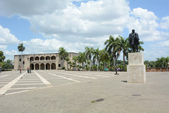 Dominican Republic, Monument to Fray Nicolás de Ovando and Alcázar de Colón in Santo Domingo Old Town