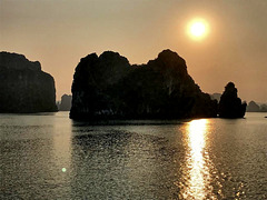 Atardecer en Bahía de Halong