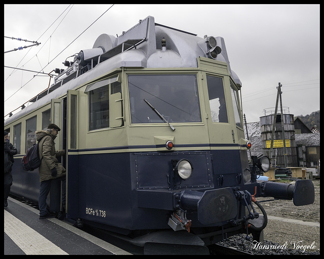 Blauer Pfeil auf dem Bahnhof Thayngen