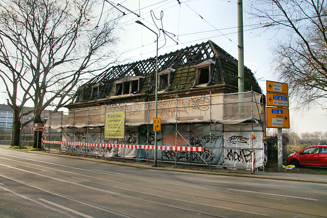 Verfallenes Haus am Eisenbahnbassin (Duisburg-Ruhrort) / 8.02.2020