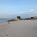 Longue barque sur plage / Long rowboat on the beach