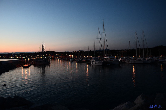 Le port d'Antibes de nuit  (06) Alpes maritimes**********