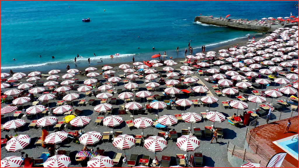 Sul mare ... un mare di ombrell0ni