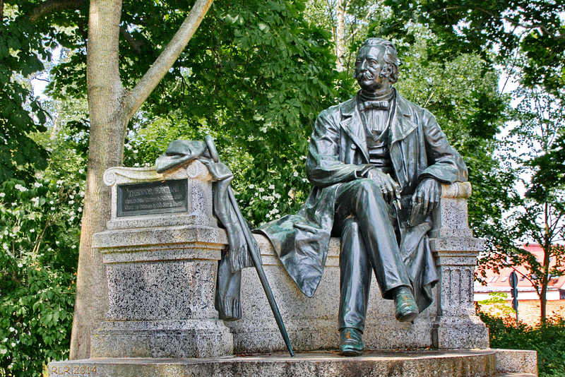 Neuruppin, Fontane-Denkmal ... Happy Bench Monday!