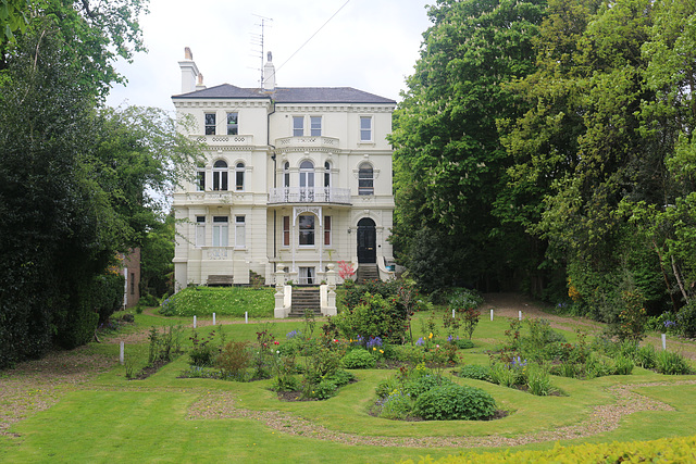 The Thames Path - Teddington to Kew Bridge, north bank