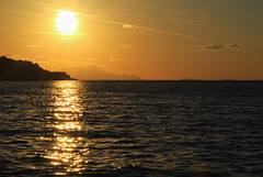 Wenn  bei Capri die rote Sonne im Meer versinkt....