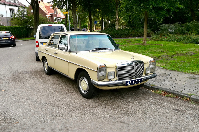 1975 Mercedes-Benz 240D 3.0