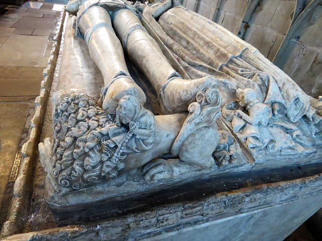 norbury church, derbs (92)effigy on tomb of sir ralph fitzherbert +1483