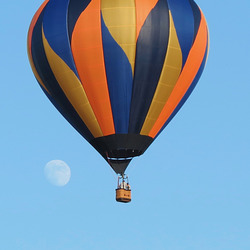 Moon 'n Balloon