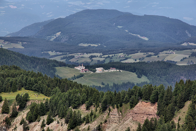 Blick hinüber zum Kloster Maria Weißenstein - Deutschnofen/Südtirol