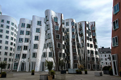 Gehry-Bauten im Medienhafen Düsseldorf (© Buelipix)