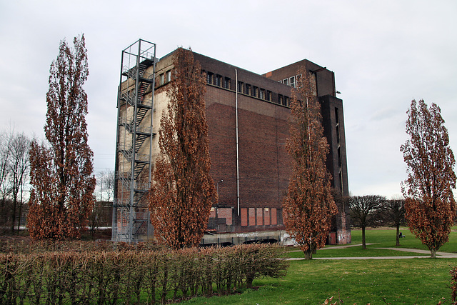 Zeche Nordstern 1/2, ehemaliger Kohlebunker (Nordsternpark, Gelsenkirchen-Horst) / 2.03.2024