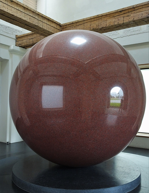 Walter de Maria "Large Red Sphere" (2010)