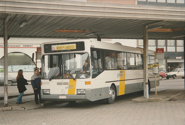 (De Lijn contractor) Autobussen de Reys 957125 (CUY 742) in Mechelen – 1 Feb 1993