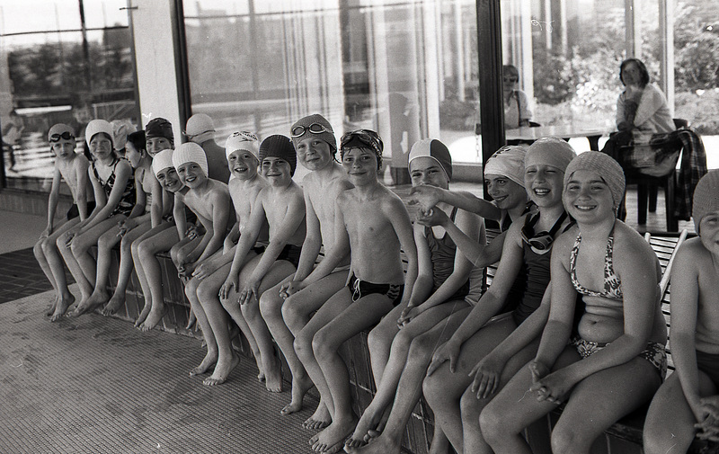 L'attente insoutenable avant le bain . Argentique des années 76