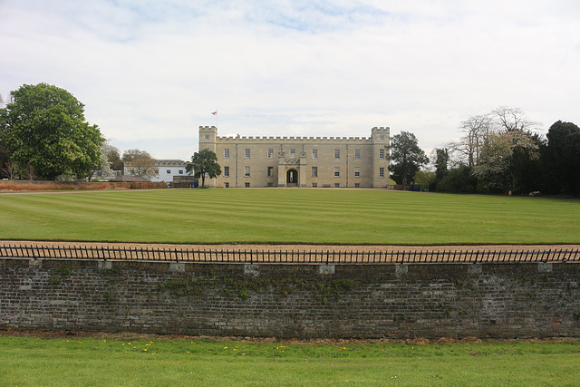 The Thames Path - Teddington to Kew Bridge, north bank