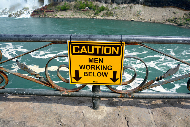 Canada 2016 – Niagara Falls – Caution men working below