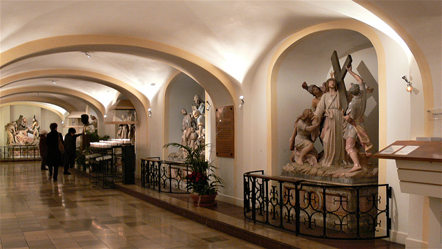 Blick in die Unterkirche der Bürgersaalkirche München