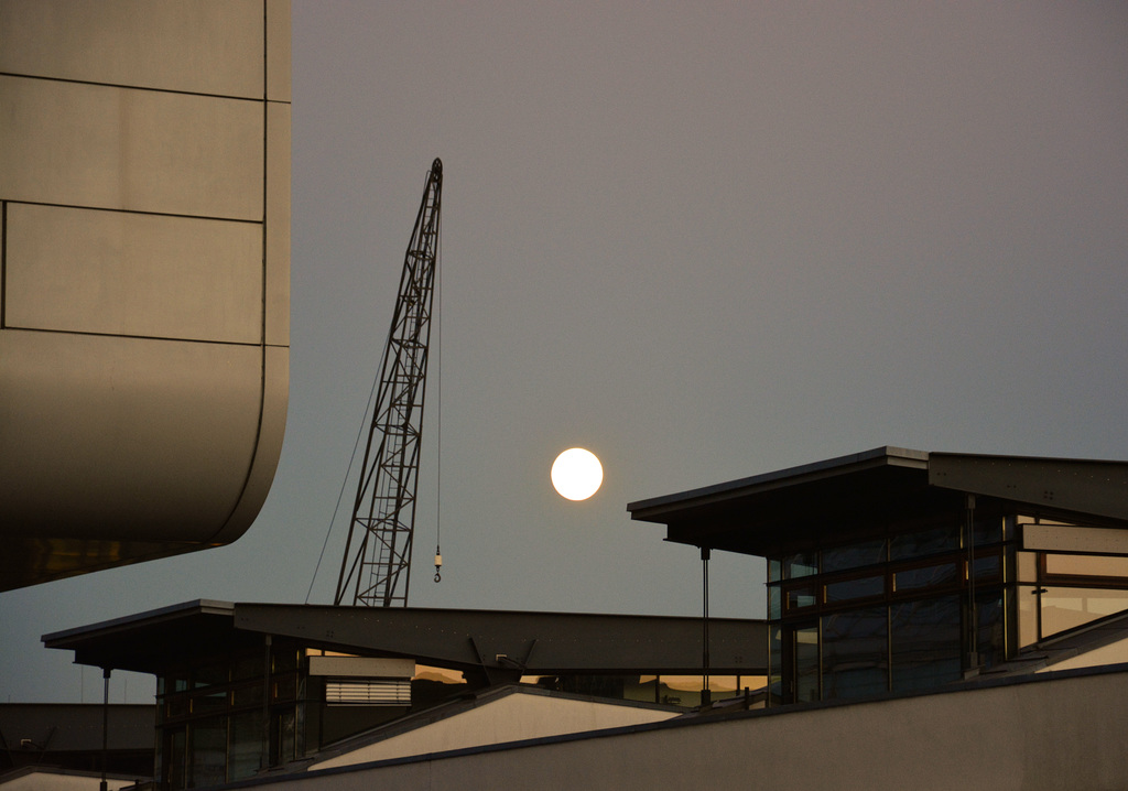 Hamburger Hafen mit Vollmond - Full Moon above the harbour