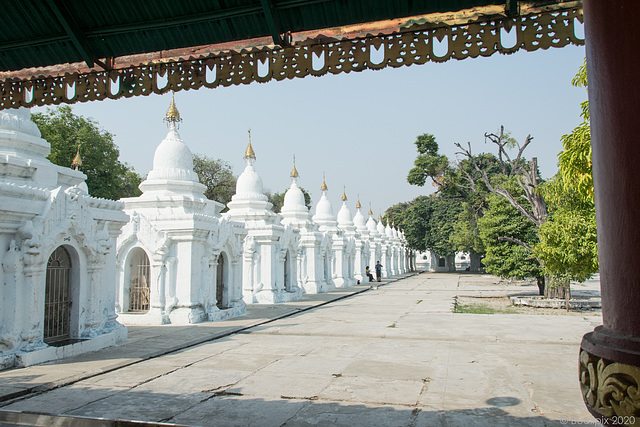 Kuthodaw-Pagode, Mandalay (© Buelipix)