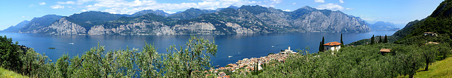 Das felsige Westufer des nördlichen Lago di Garda. ©UdoSm