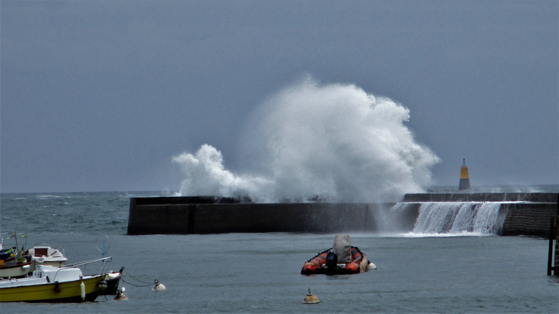 entre les trombes d'eau,