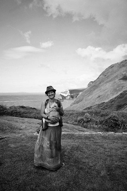 Cassy & Hazel 13:8:18 1 b&w