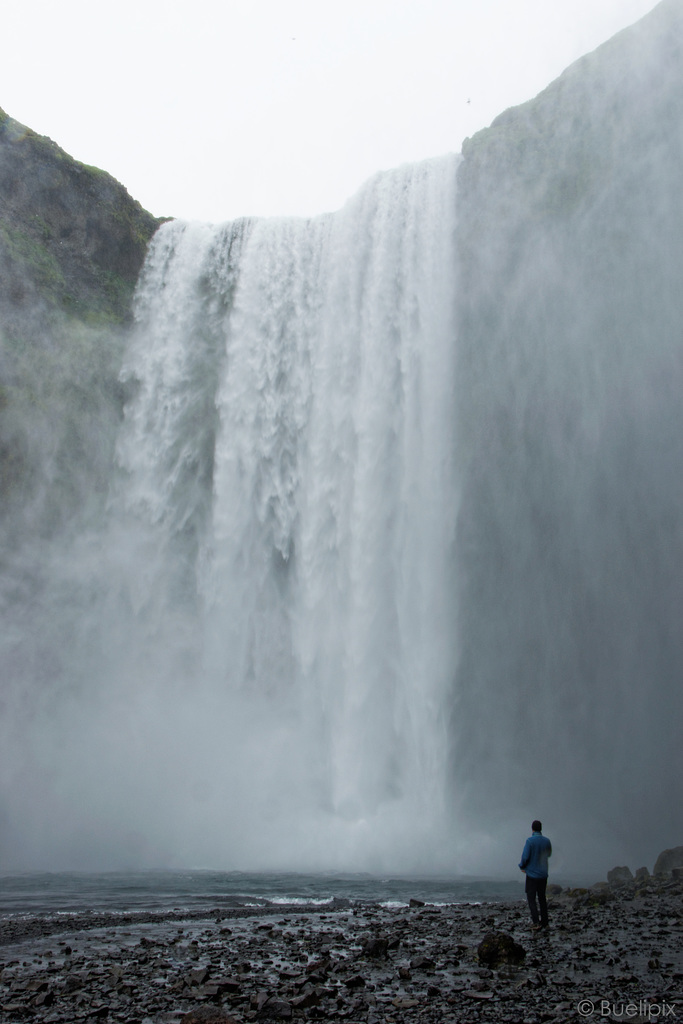 beim Skógafoss (© Buelipix)