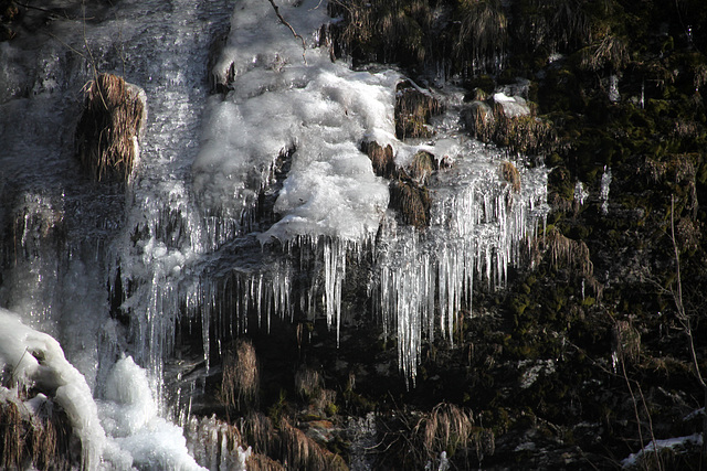 la montagne pleure des stalactites