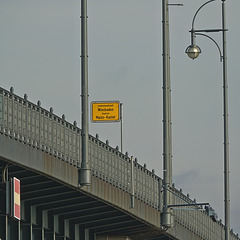 Grenze -mitten auf der Brücke