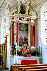 Kirche St. Coloman bei Schwangau. Seitenaltar mit Reliquienschrein. ©UdoSm