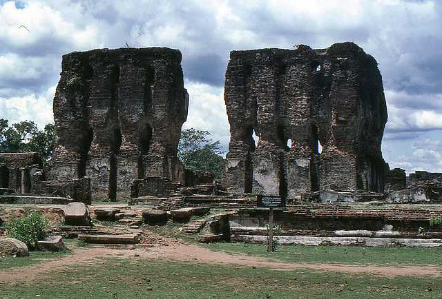 Am Eingang zur weltberühmten Festung von Sigiriya