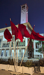 L'heure des cinq drapeaux rouges / Five red flagstime