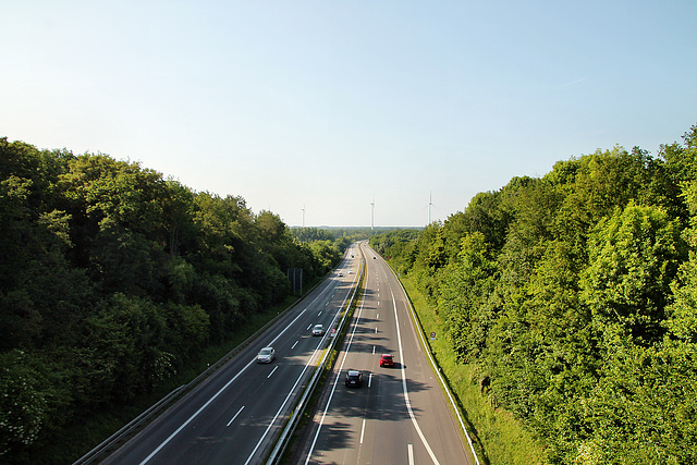 Die A31 von der Brücke Lehmbergstraße aus (Dorsten) / 27.05.2023