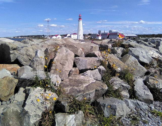 Phare sur roches / Lighthouse on rocks