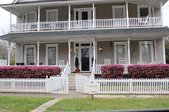 HFF..   A lovely Southern Home.....well kept all the time !!