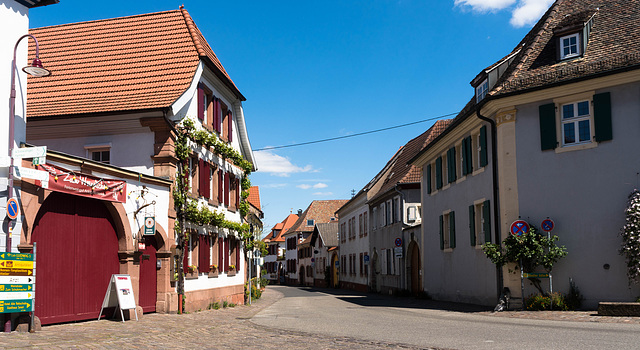 Ortsmitte Rhodt unter Rietburg